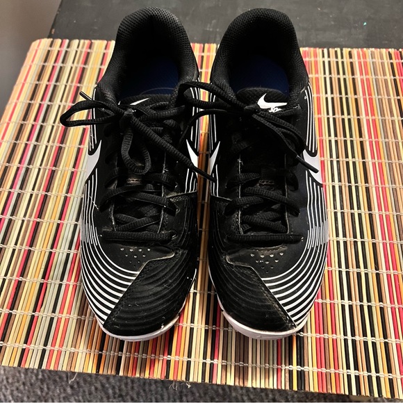 Girls Nike cleats - Picture 3 of 5